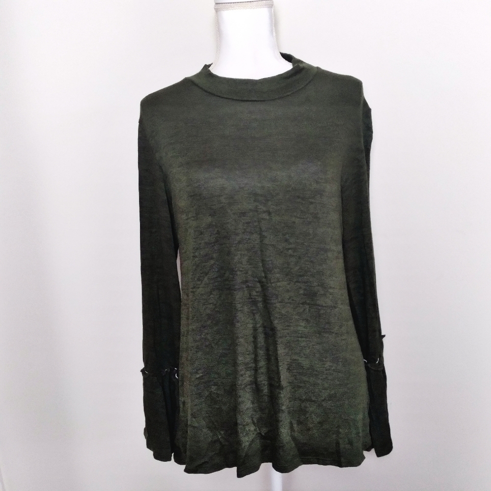 Key & Lime Heather Green Bell Sleeve Blouse
